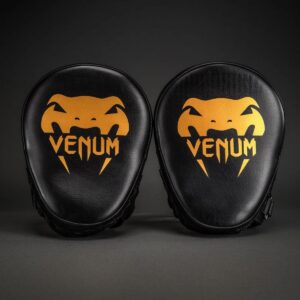 Лапи за Бокс Venum Light Focus Mitts - Black/Gold