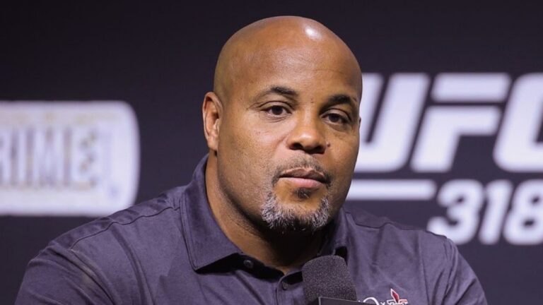 Легендата на UFC не се съмнява, че двубоят в тежка категория ще приключи преди финалния гонг